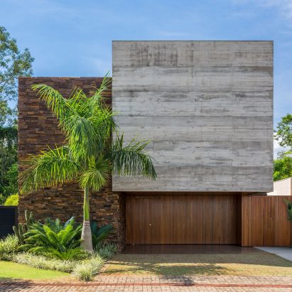 Concrete balcony extends from Brazilian house by Felipe Rodrigues