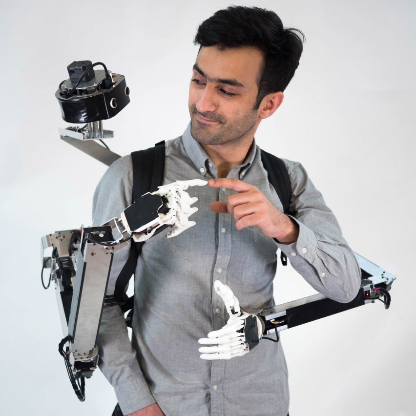 El compañero de robot estilo mochila, diseñado por Yamen Saraiji, le da al usuario dos manos extra funcionales