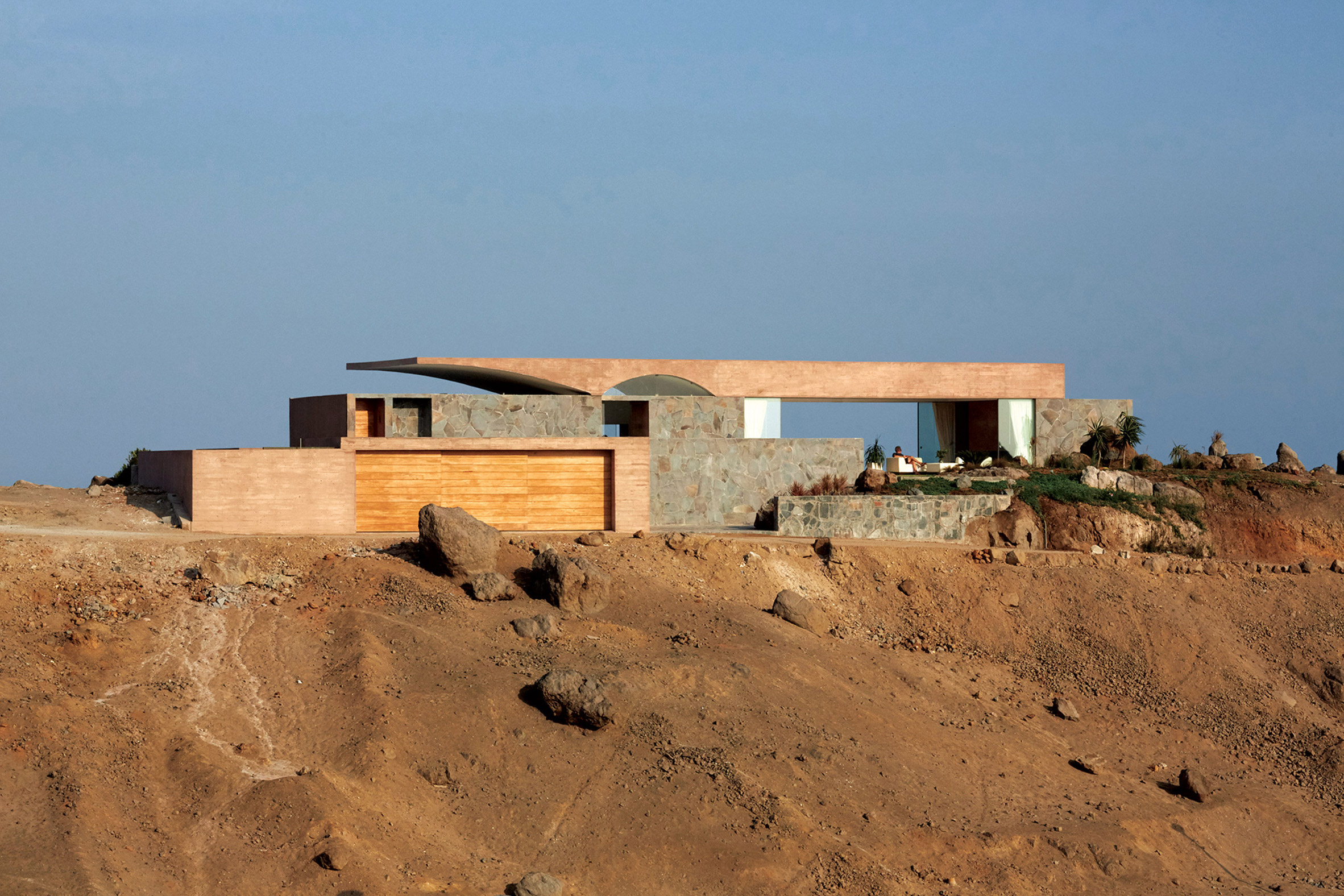 Barclay & Crousse design clifftop villa to blend in with the Peruvian desert