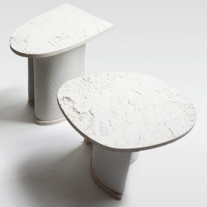 Charlotte Jonckheer hace mesas auxiliares con papel reciclado y polvo de piedra