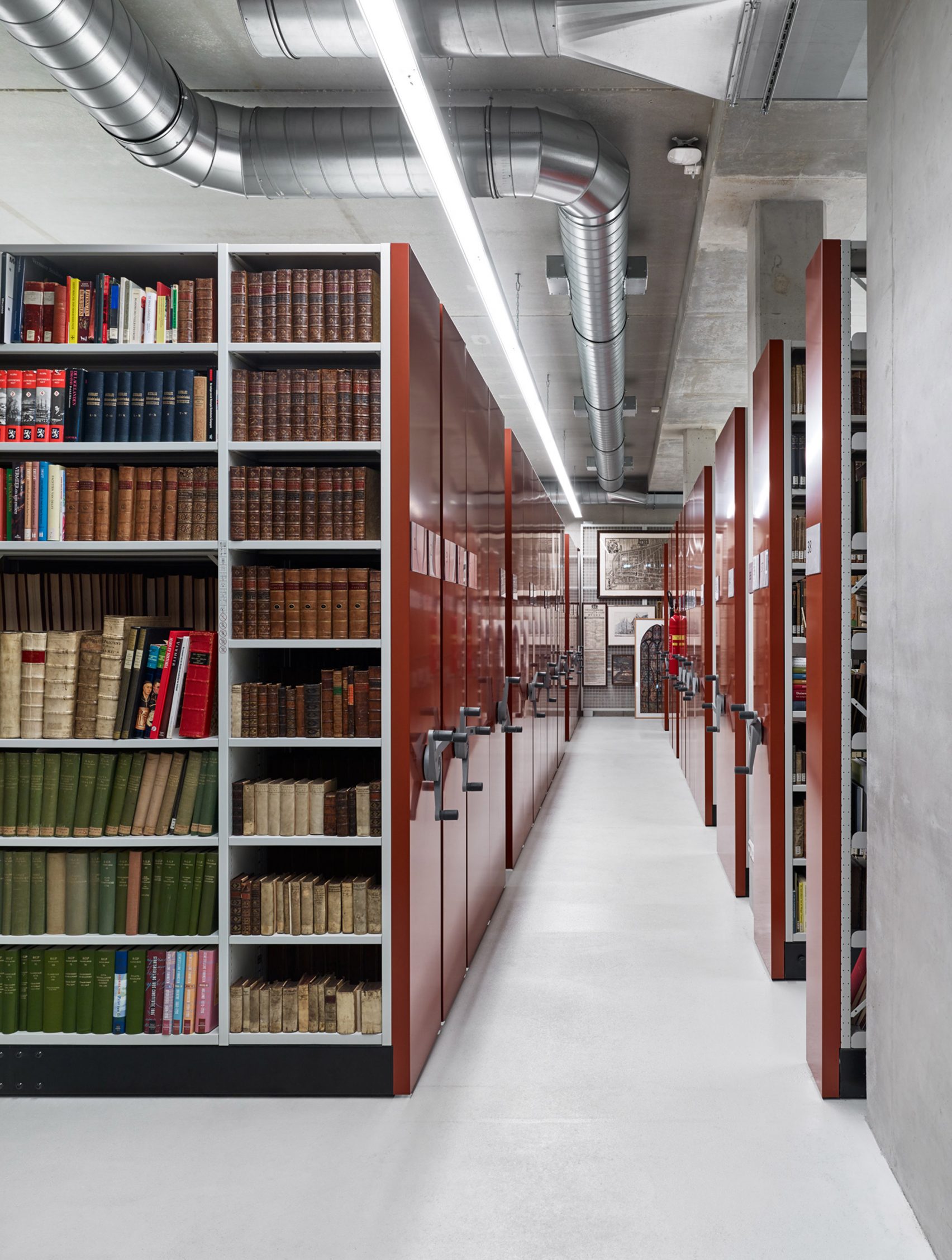 Brick relief facade evokes bookshelves at Delft archive building - Art ...