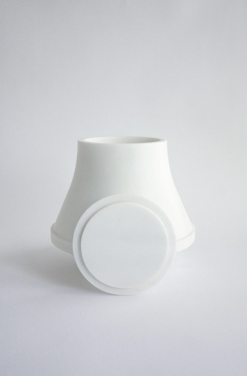Maria Tyakina redesigns traditional cremation urn to better suit modern homes