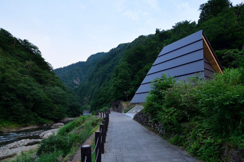 MAD transforms Kiyotsu Gorge Tunnel with mirrors, water and a spa
