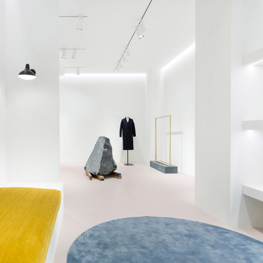 Loreak flagship store by Pensando en Blanco