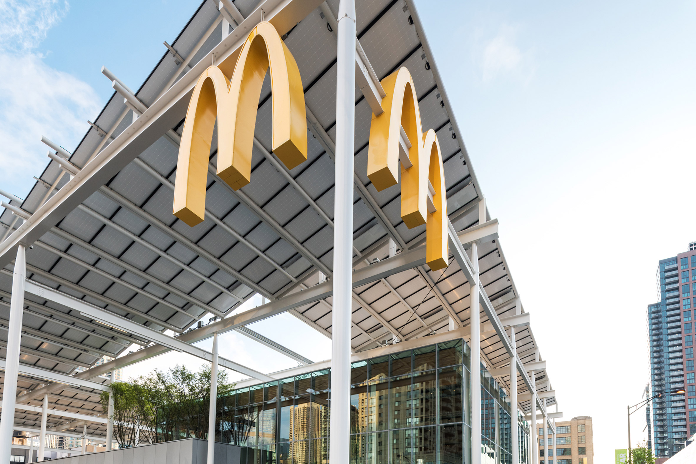 Chicago McDonald's by Ross Barney Architects draws comparisons to Apple stores