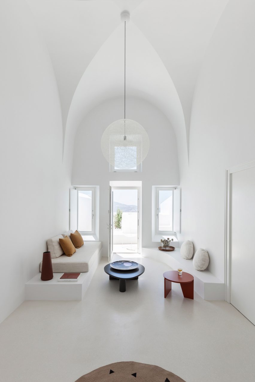 Santorini holiday home by Kapsimalis Architects