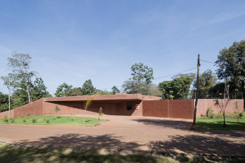 Swiss Embassy in Kenya by Roeoesli Maeder Architekten