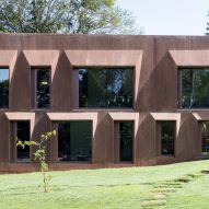 Embajada de Suiza en Kenia por Royosley Mater Architect