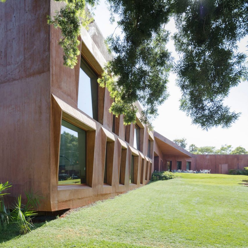Swiss Embassy in Kenya by Roeoesli Maeder Architekten