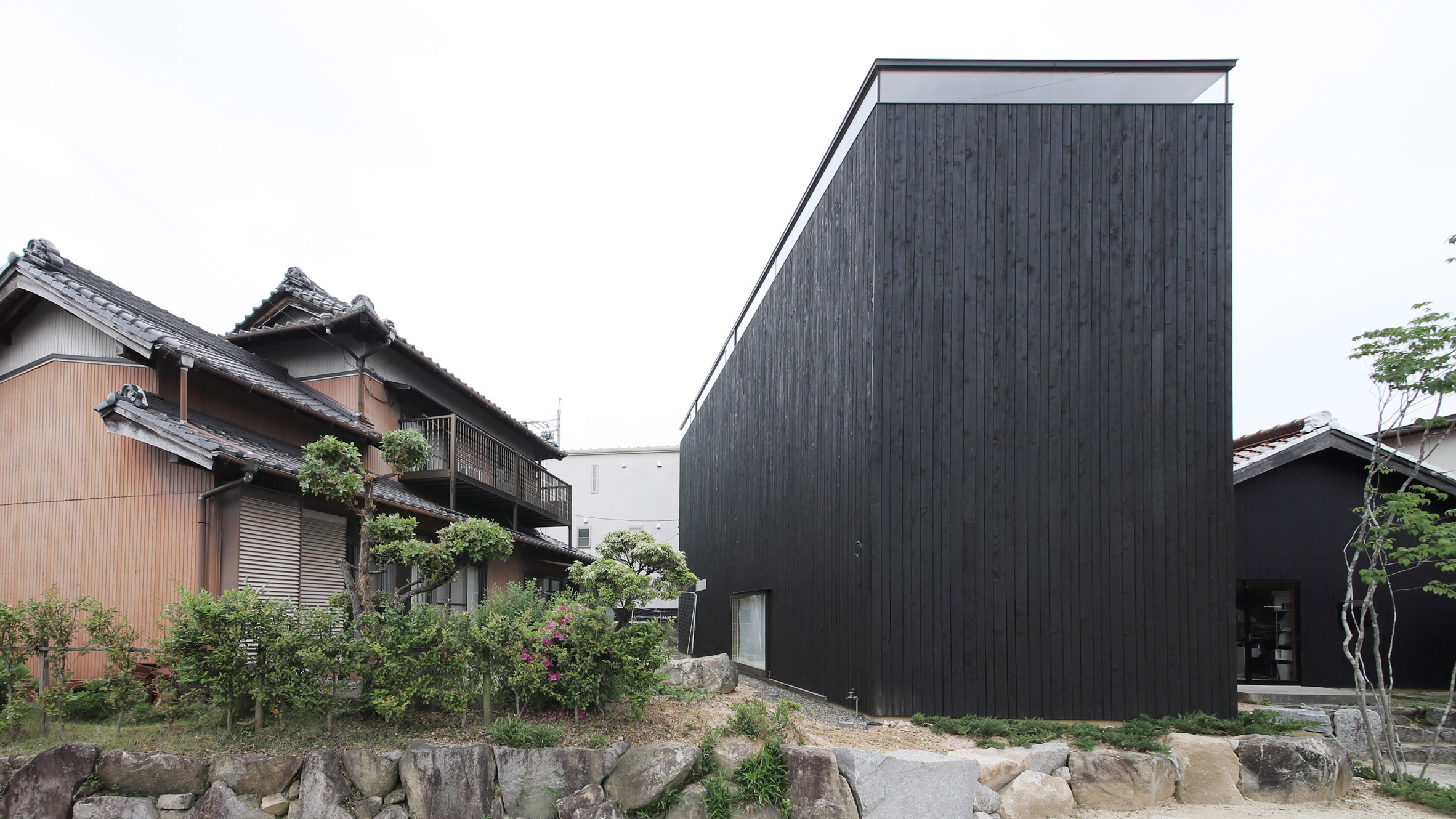 Katsutoshi Sasaki S Minimalist Home Has A Dark Exterior And