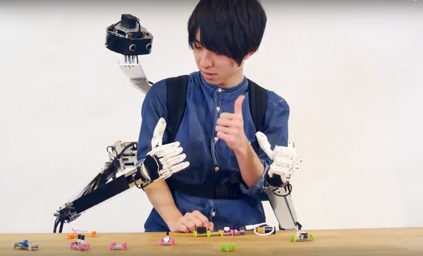 El compañero de robot estilo mochila, diseñado por Yamen Saraiji, le da al usuario dos manos extra funcionales