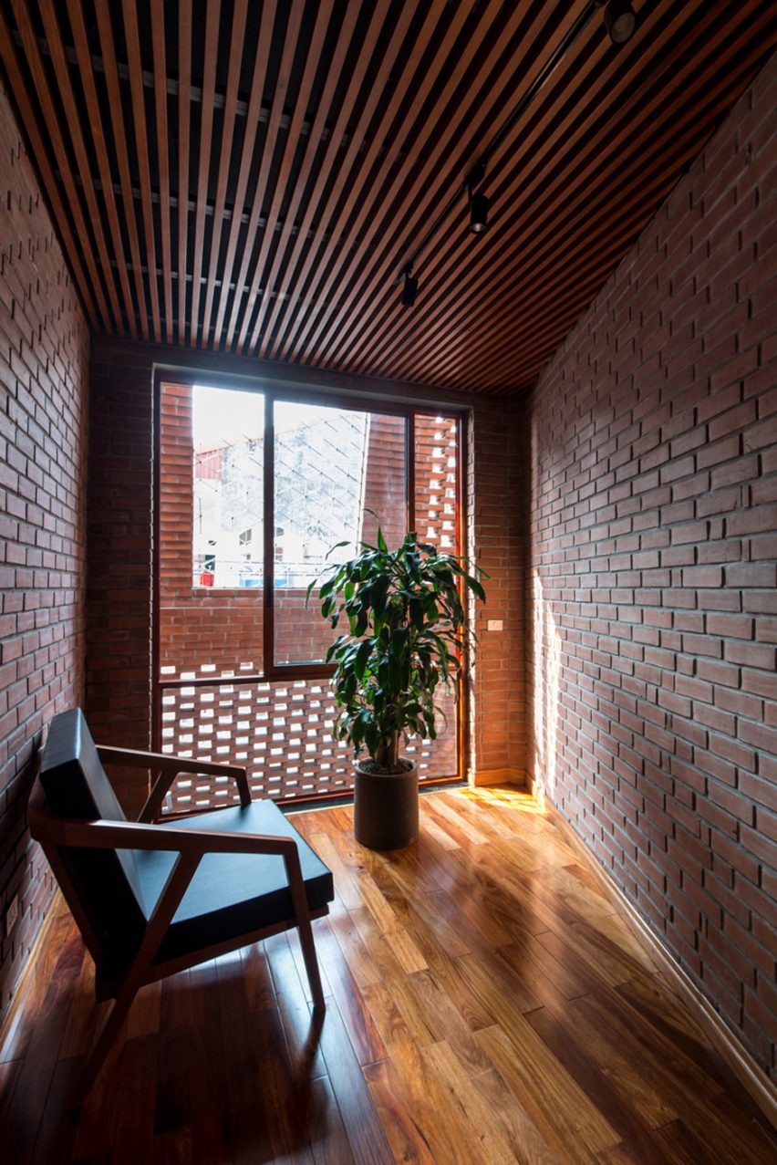 Brick Cave by H&P Architects