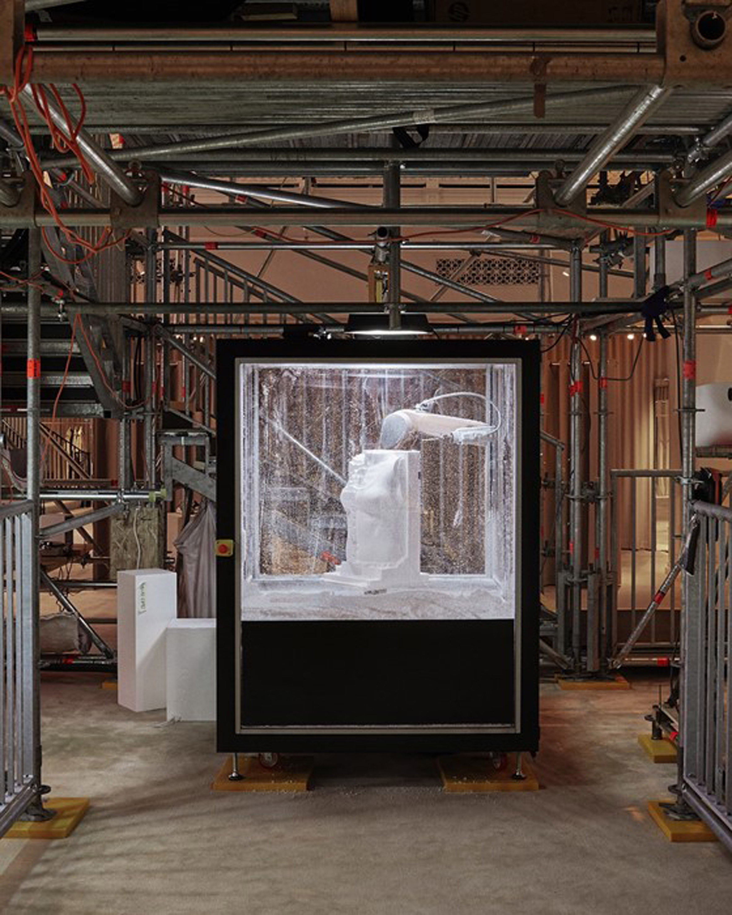 Robot produces polystyrene sculptures inside Burberry's London store
