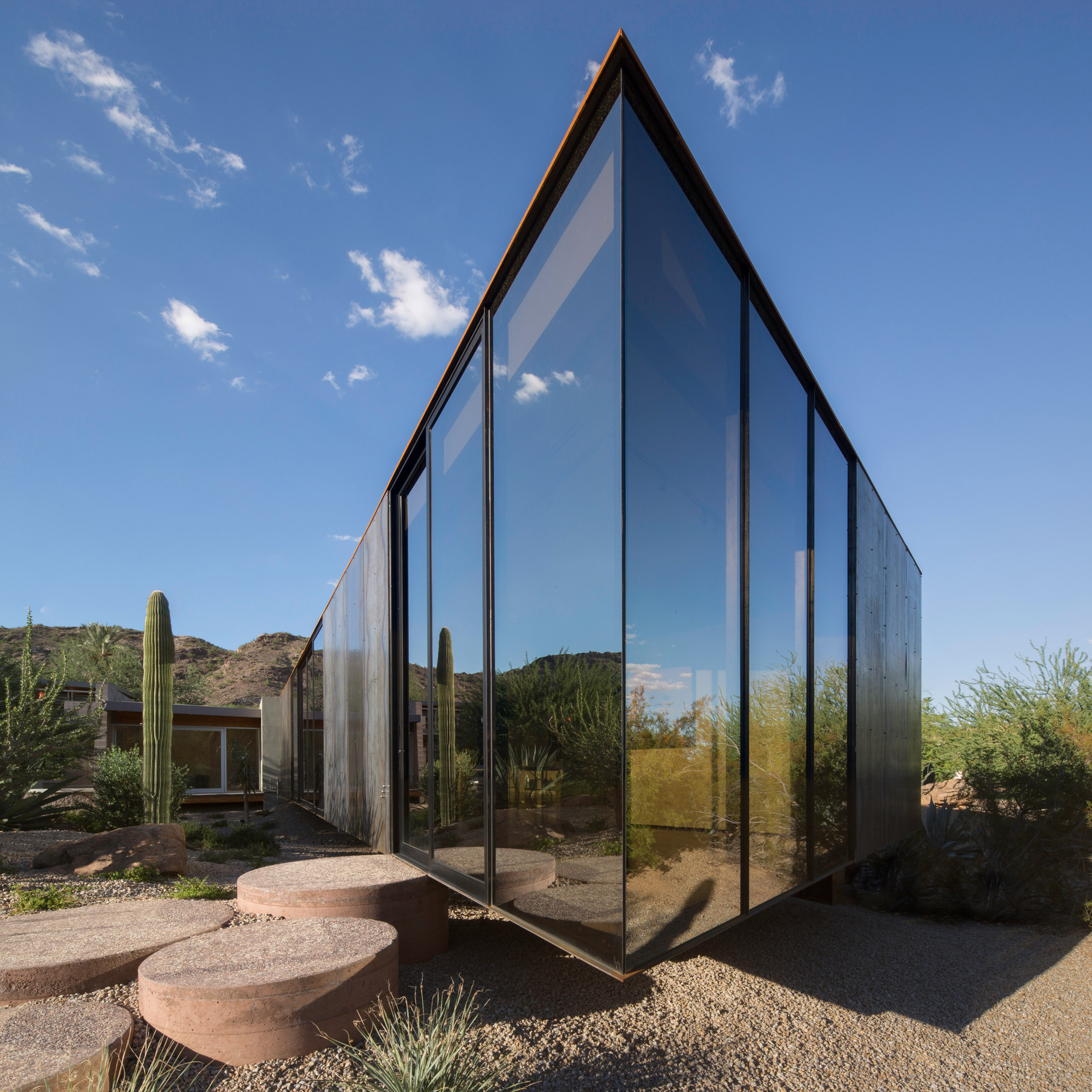 The Little Art Studio by Chen + Suchart reflects desert landscape in Arizona