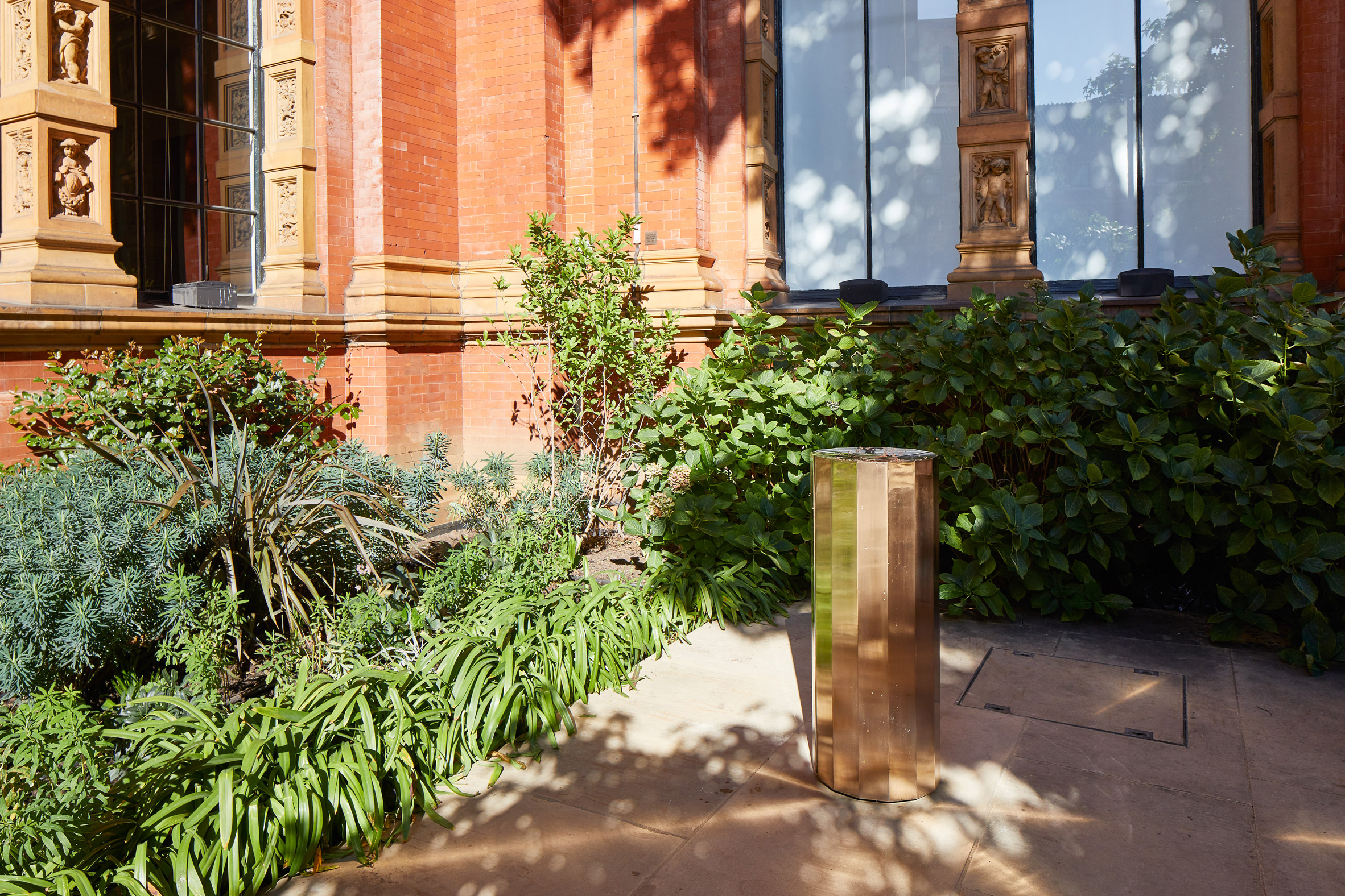 Michael Anastassiades installs bronze drinking fountain at the V&A that "lights up your whole face"