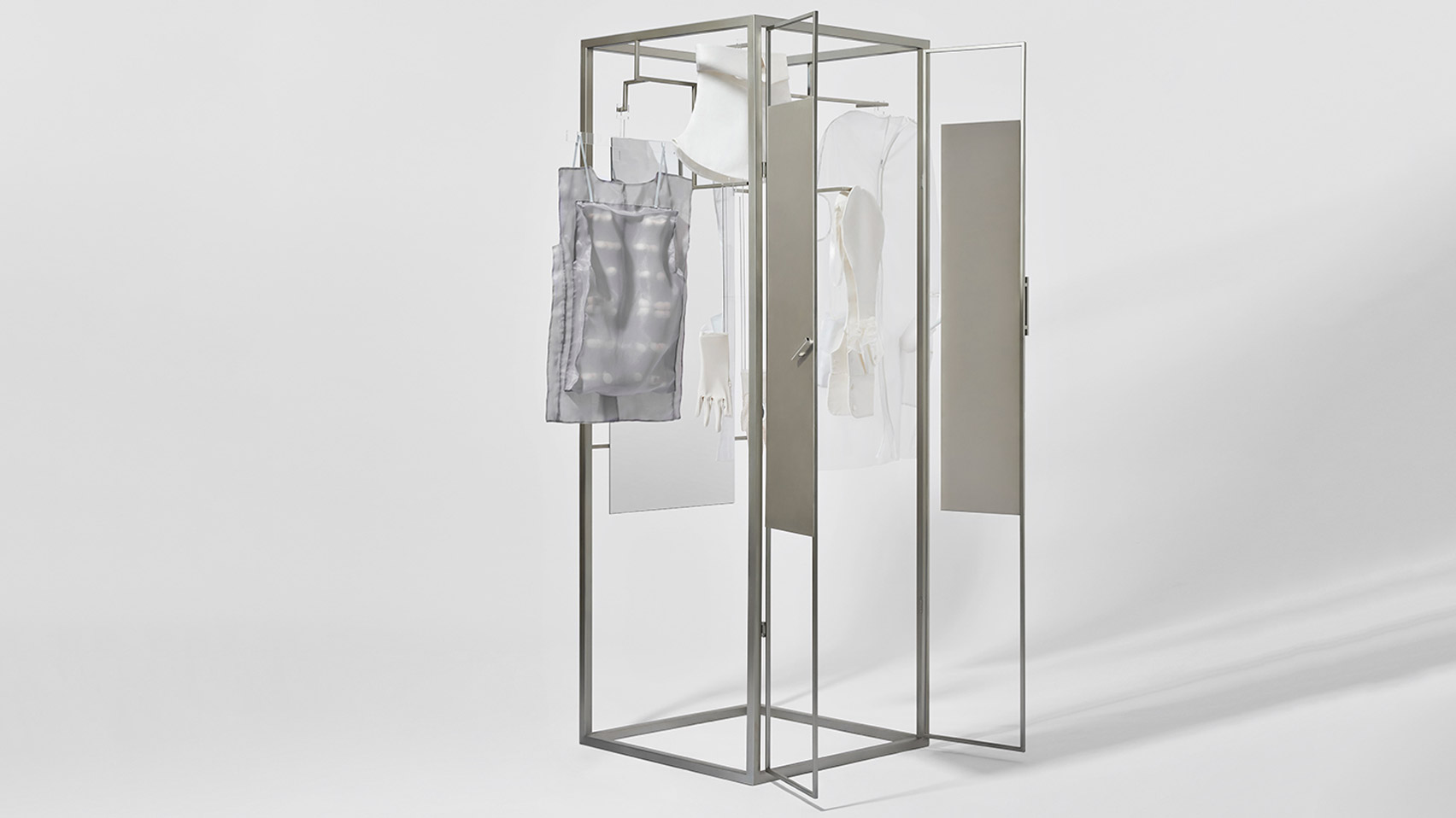 Baohan Jiang's deconstructed wardrobe aims to change our perception of time