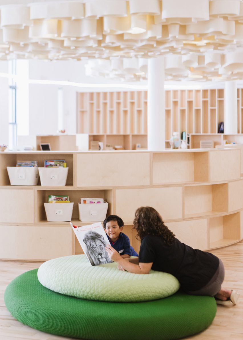 Dizajnová škola v New Yorku pre WeWork podporuje interakciu a hranie