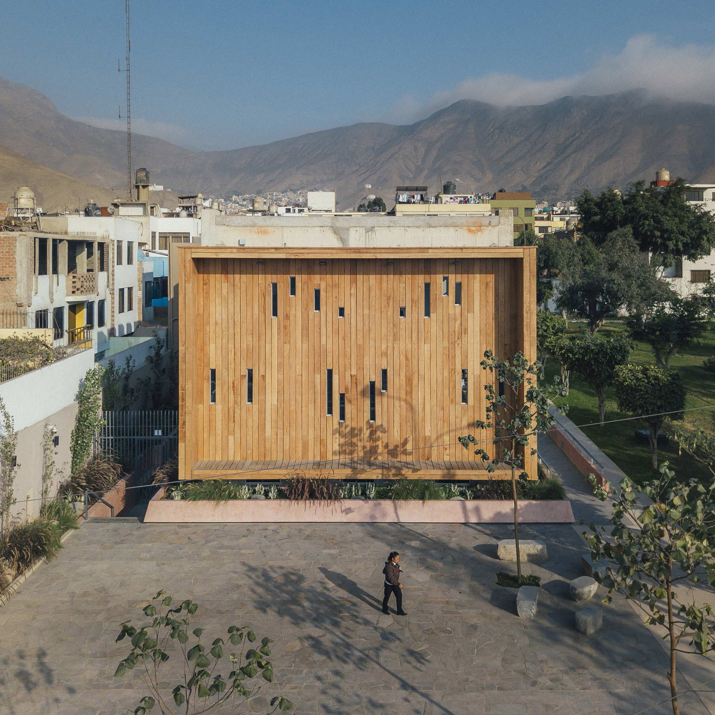 Gonzalez Moix designs Biblioteca Sur community library in Lima