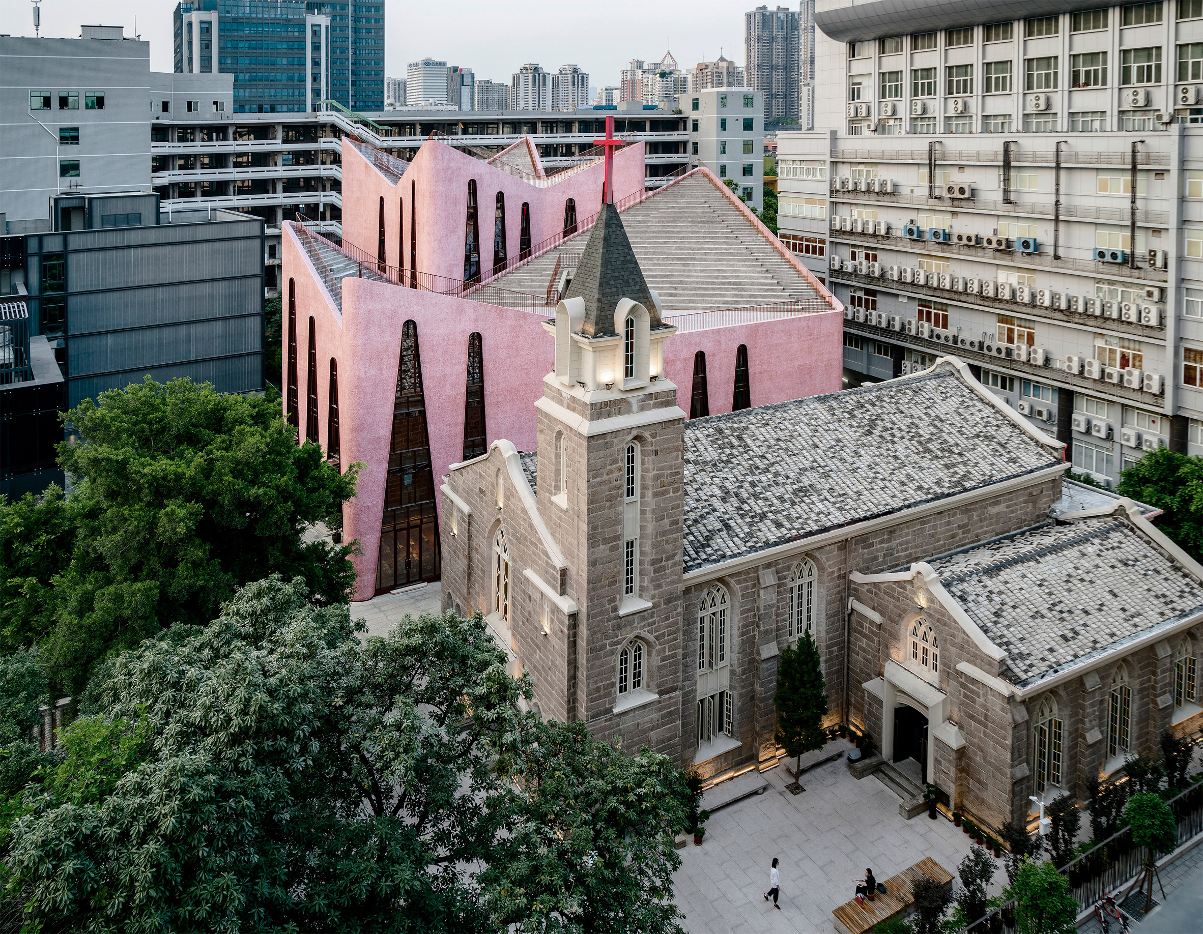 Inuce completes pink pebbledash church hall in Fuzhou