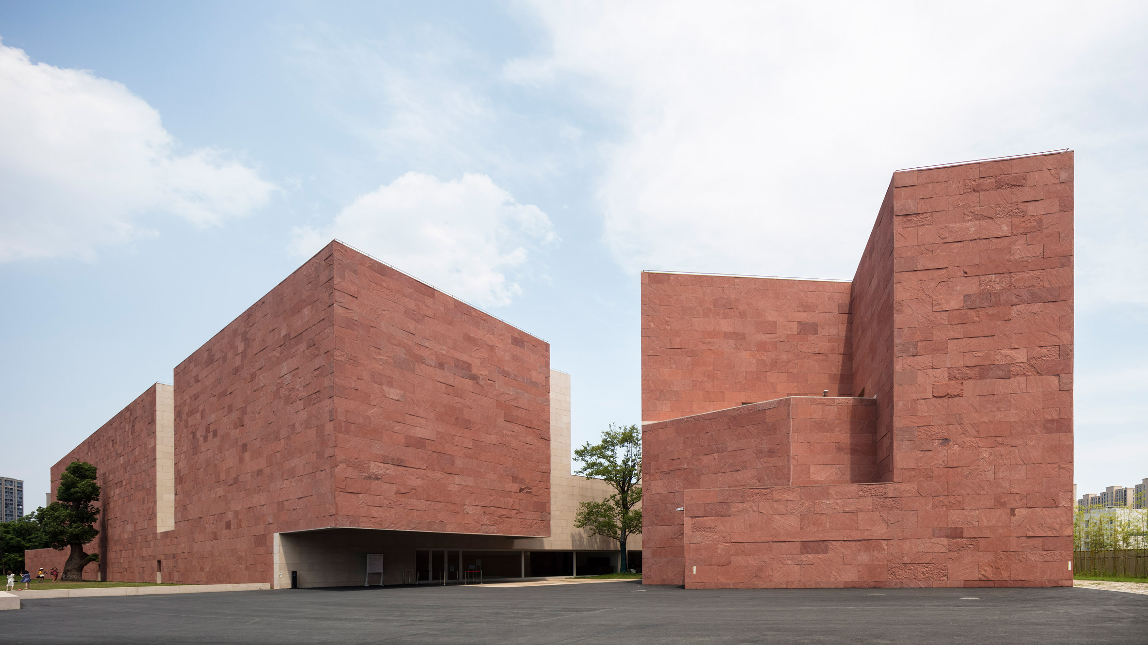 Álvaro Siza clads International Design Museum of China in red 