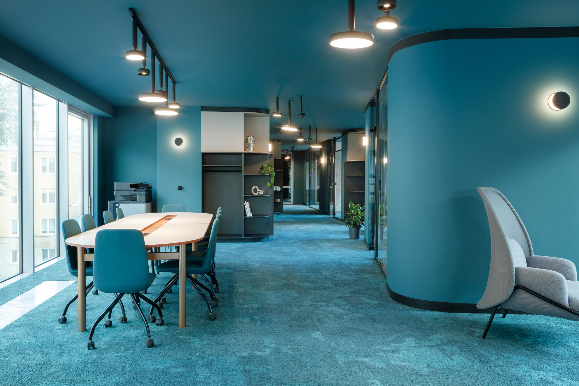 Hall office краска. Beza Projekt: зеленый офис в Варшаве. Интерьер офиса. Офис в голубых тонах. Красивый цвет стен в офисе.