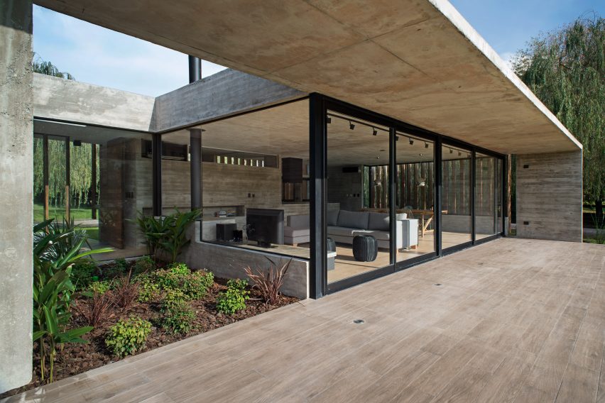 Rodriguez House by Luciano Kruk