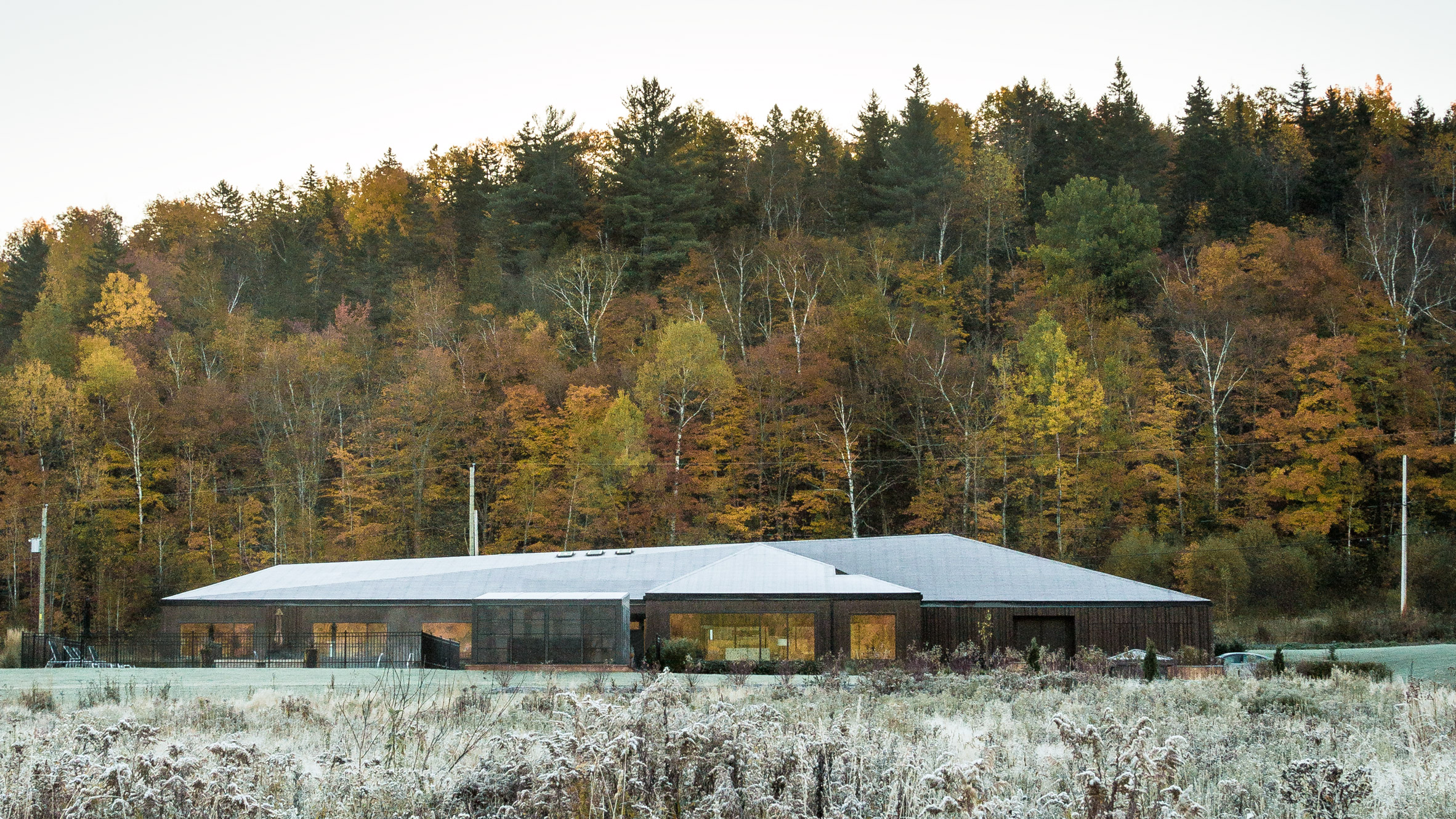 Chevalier Morales shapes Vallée du Parc Residence to mimic landscape