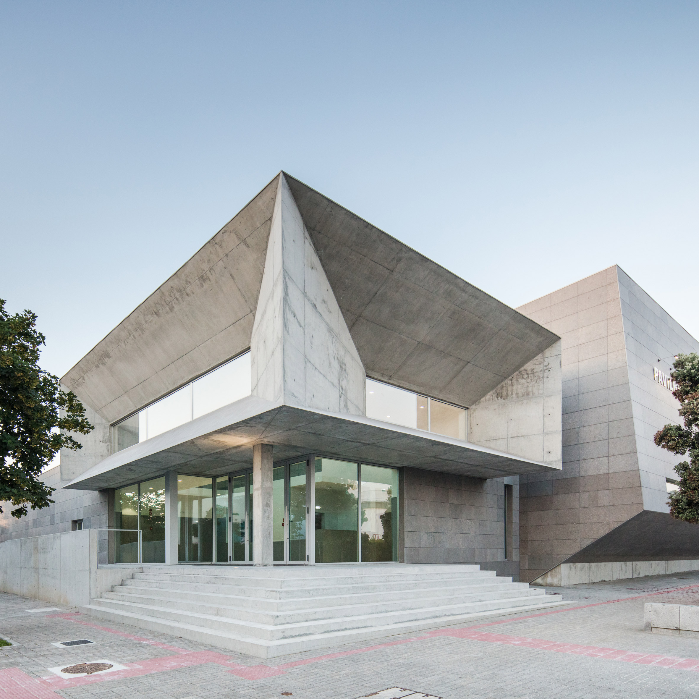 Valdemar Coutinho Arquitectos completes Brutalist concrete sports centre in Portugal