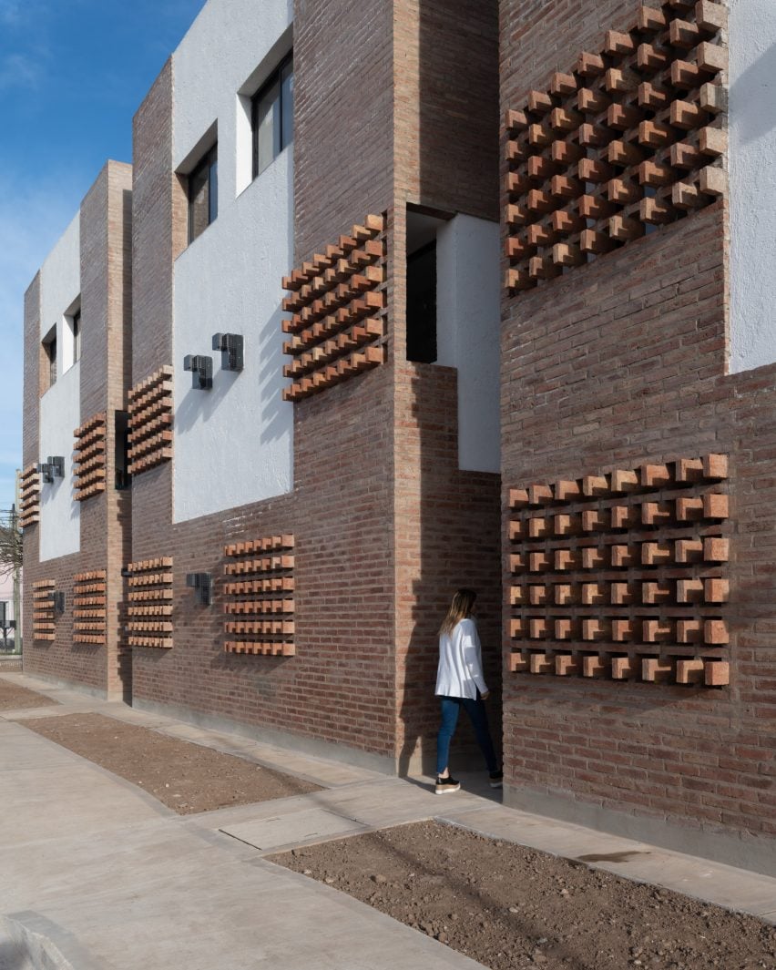 Housing for Argentinian teachers by Nomada and Eypaa 