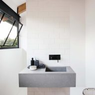 Bathroom of Conservatory House by Nadine Englebrecht in South Africa