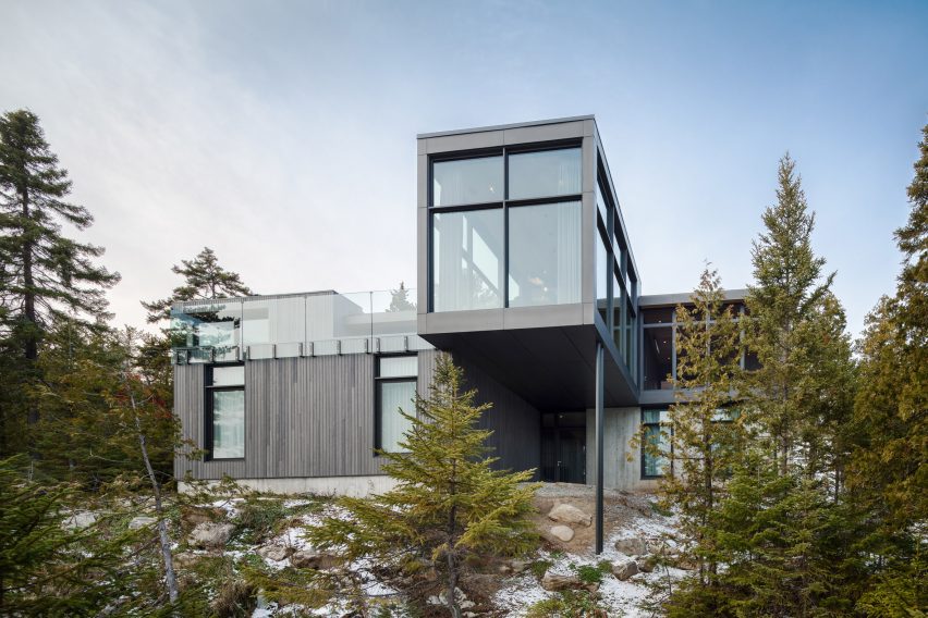 Long Horizontals by Thellend Fortin Architectes