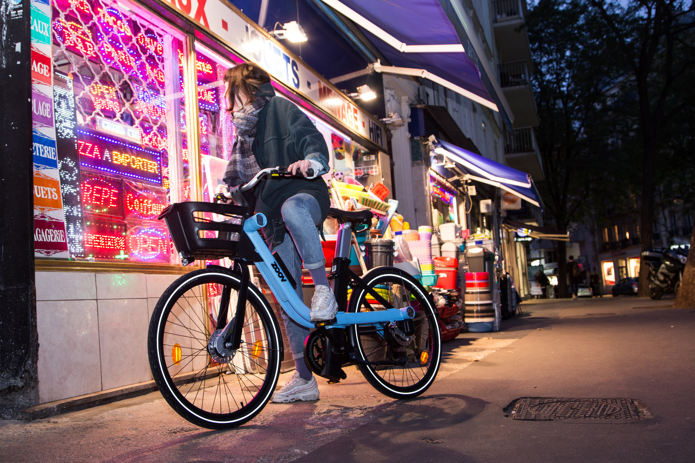Zoov and Eliumstudio launch electric share bikes that lock together