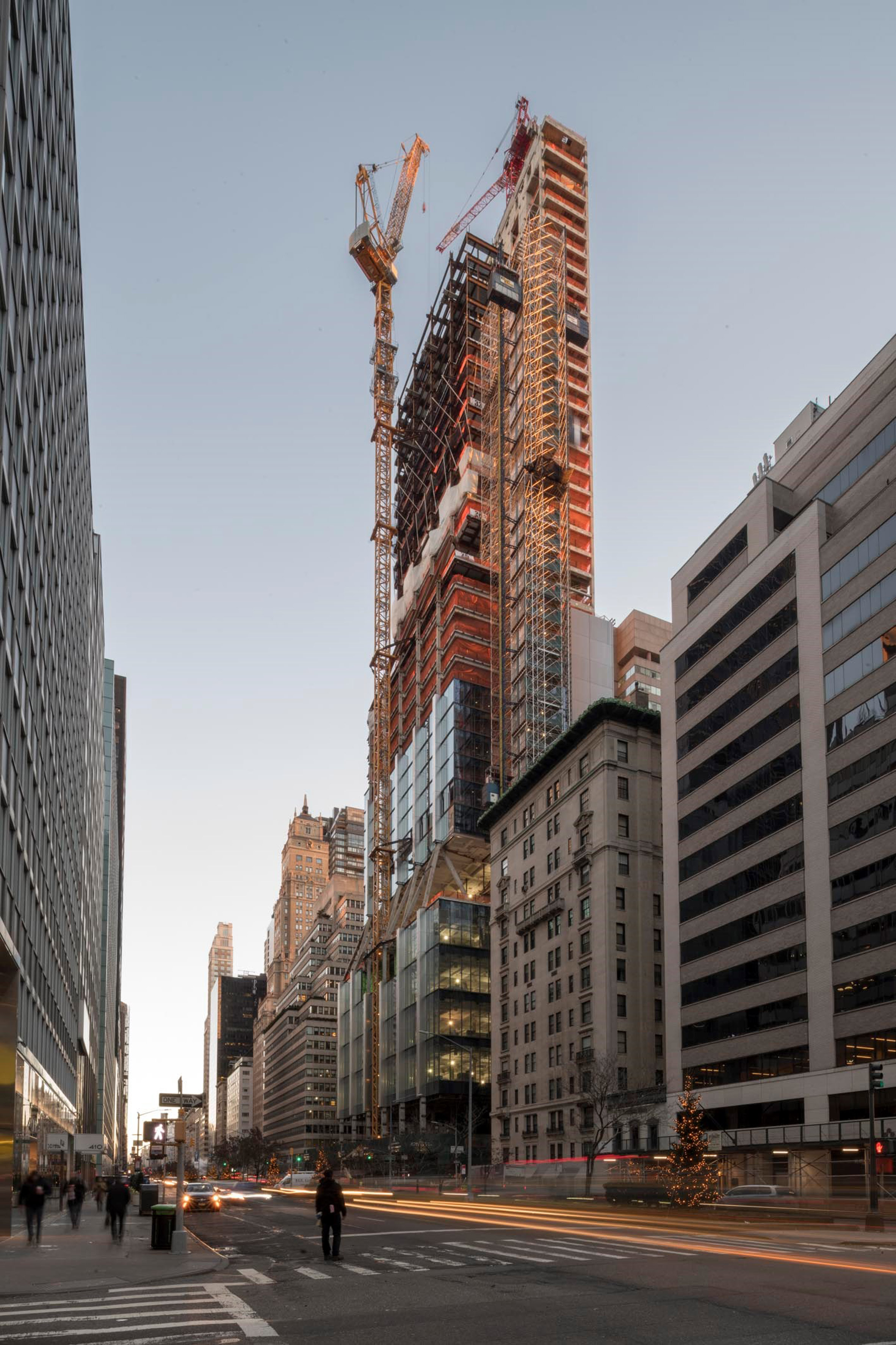 Foster's 425 Park Avenue skyscraper tops out in New York