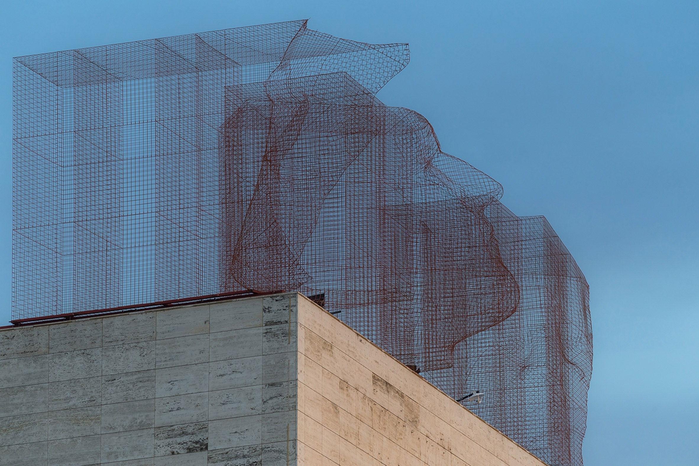 Le Bon Marche sculpture by Edoardo Tresoldi is architectural wire mesh -  Curbed