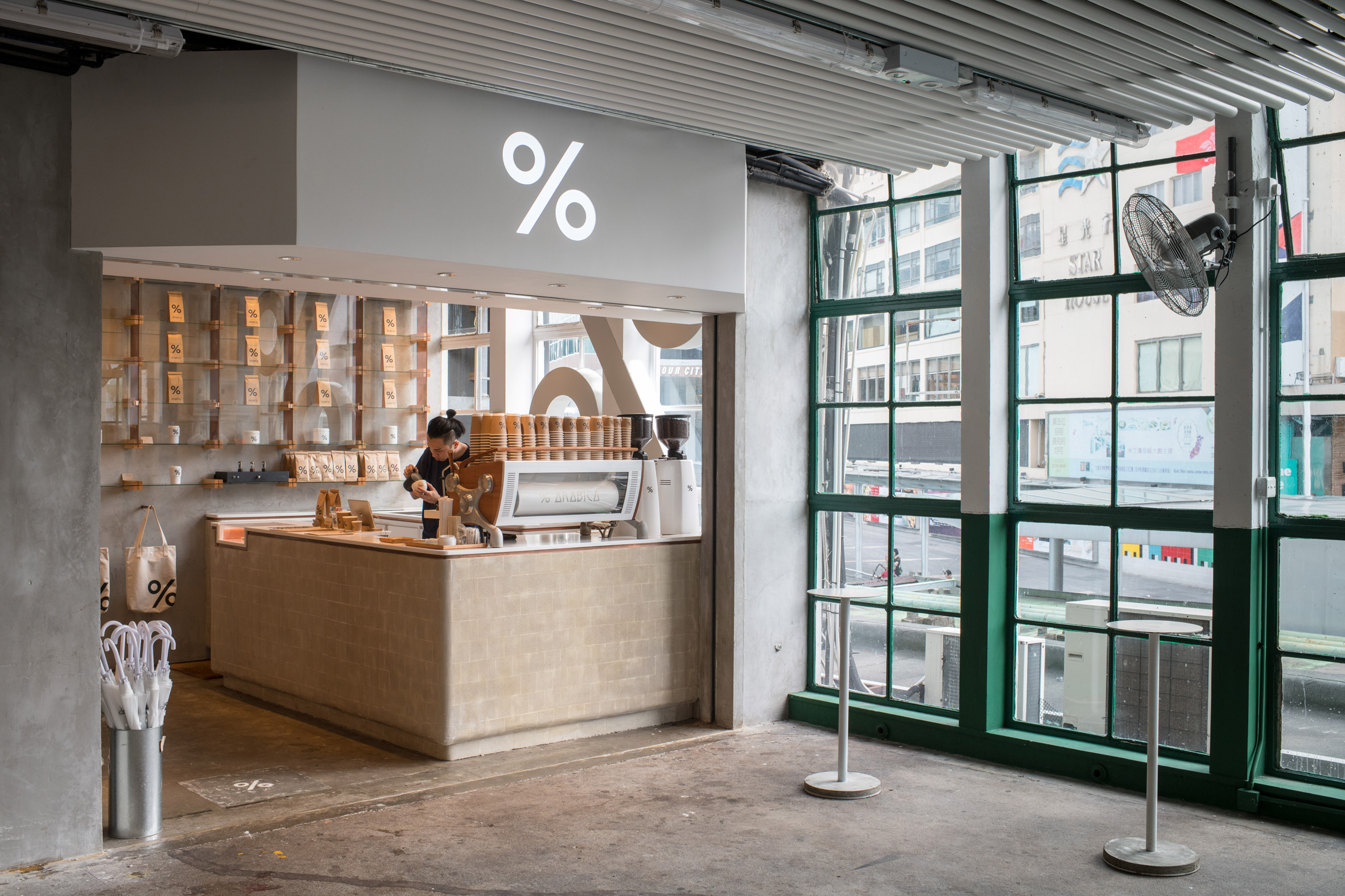 Puddle completes concrete coffee shop at Hong Kong's Star Ferry terminal