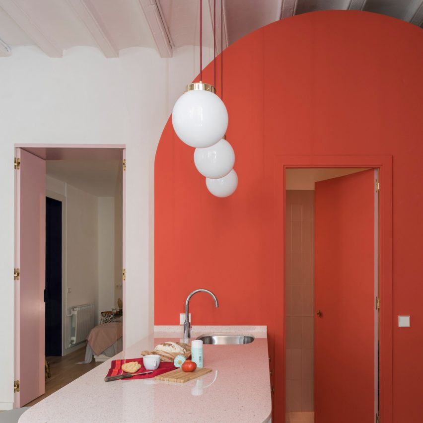 The best coral interiors: Apartment in Born by Colombo and Serboli Architecture