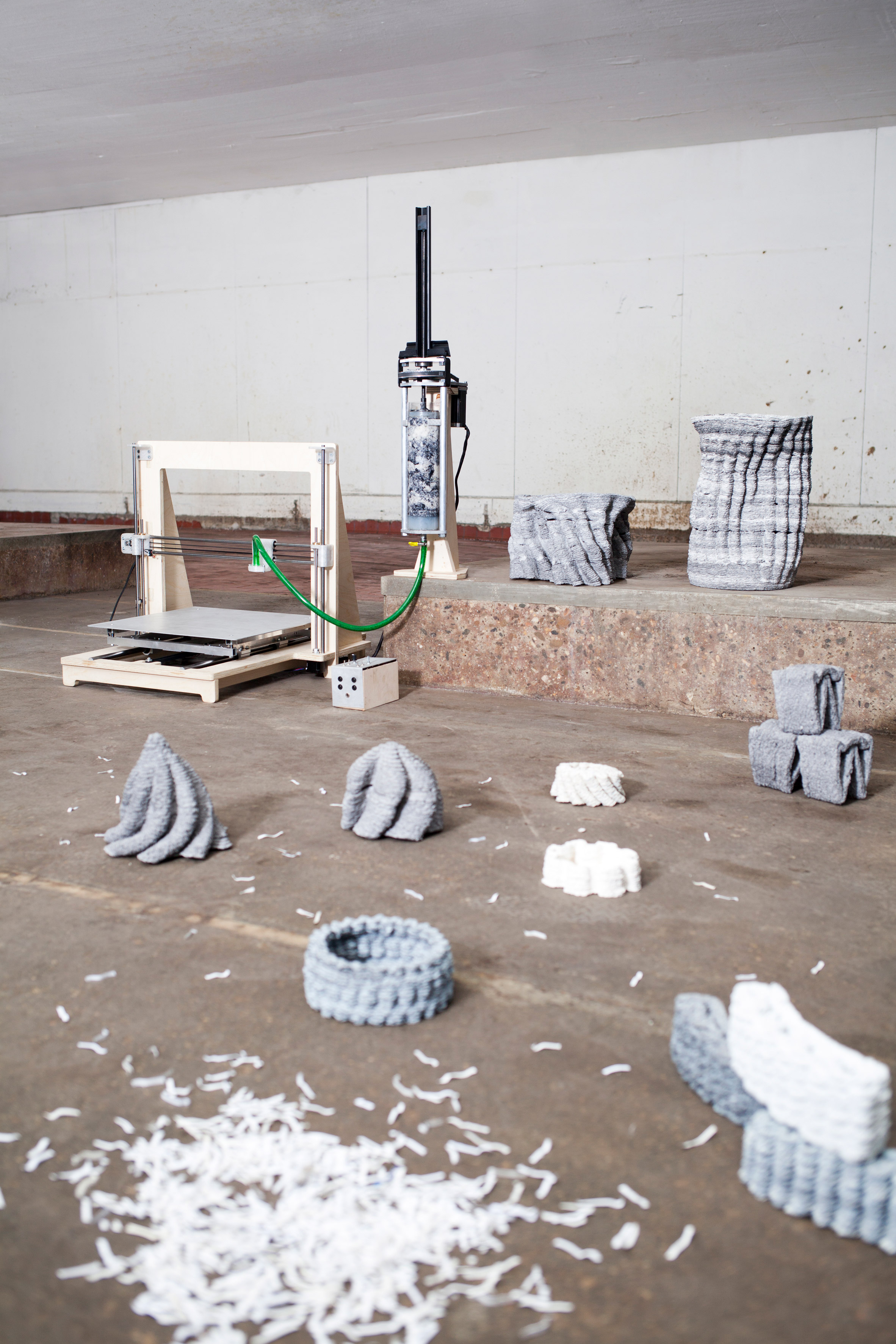 Beer Holthuis designs 3D printer that uses recycled paper