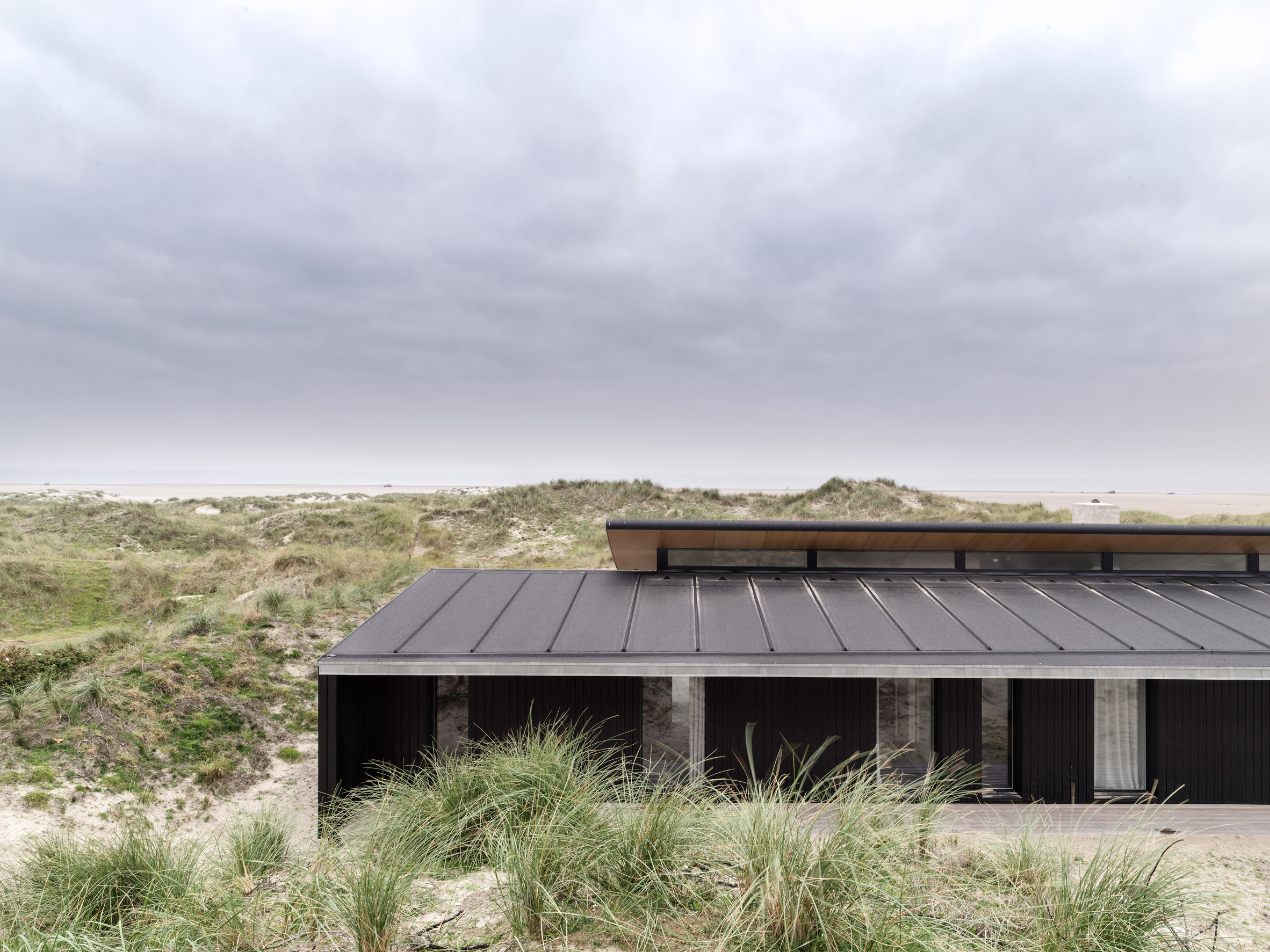 Knud Holscher celebrates Danish craft with summer house on Fanø island