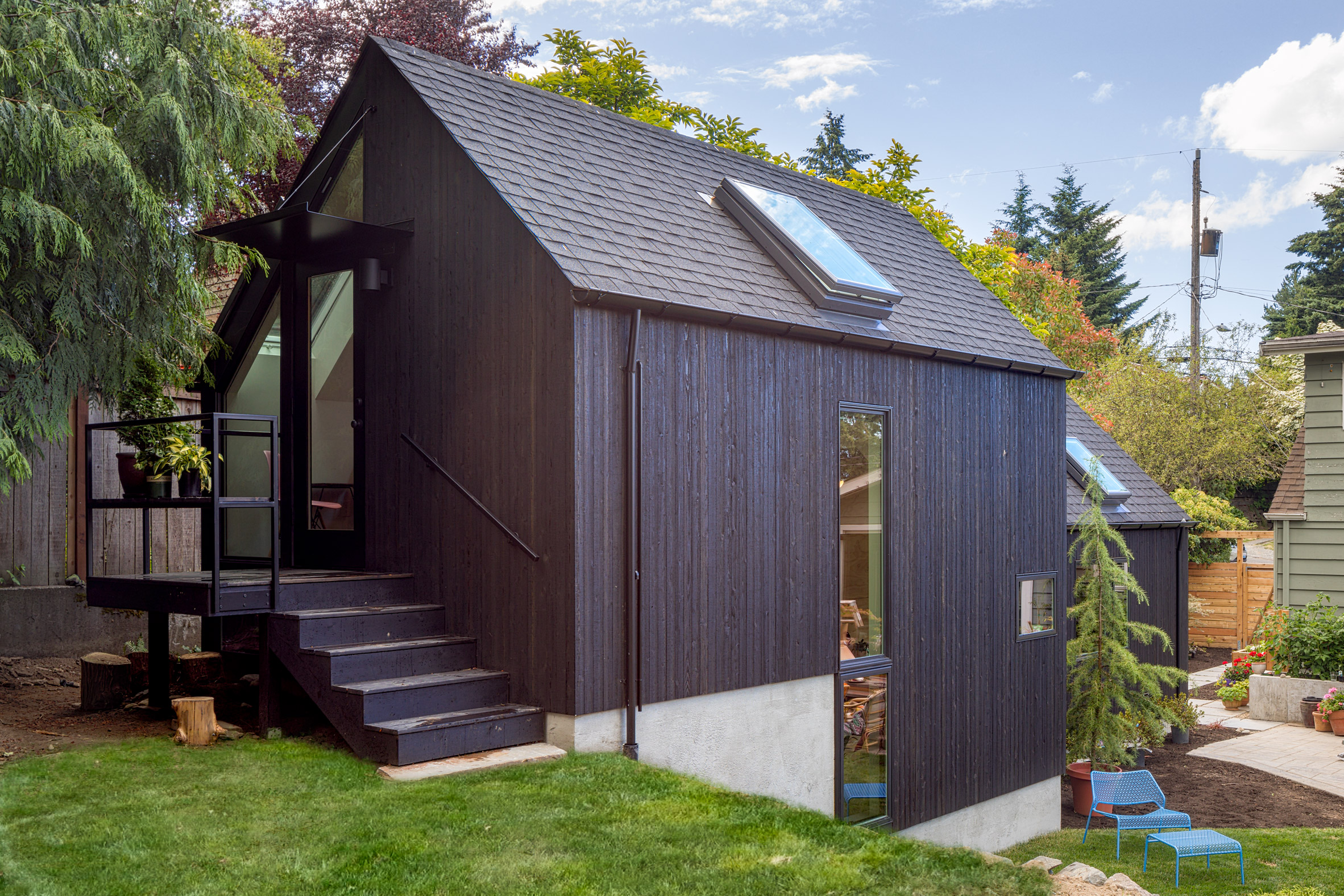 Seattle Granny Pad by Best Practice provides living space in unused garage