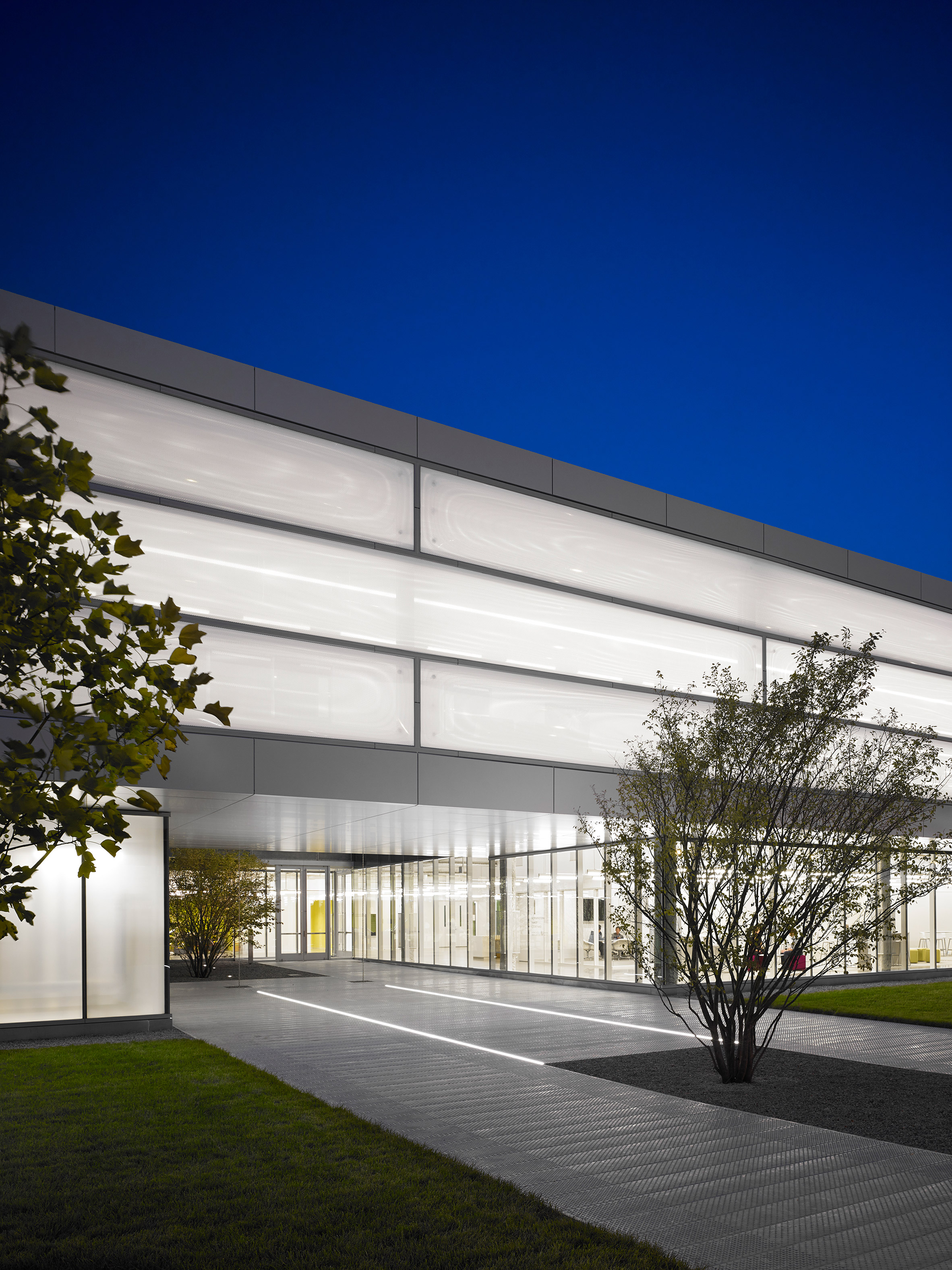 John Ronan wraps IIT's Kaplan Institute in ETFE and glass