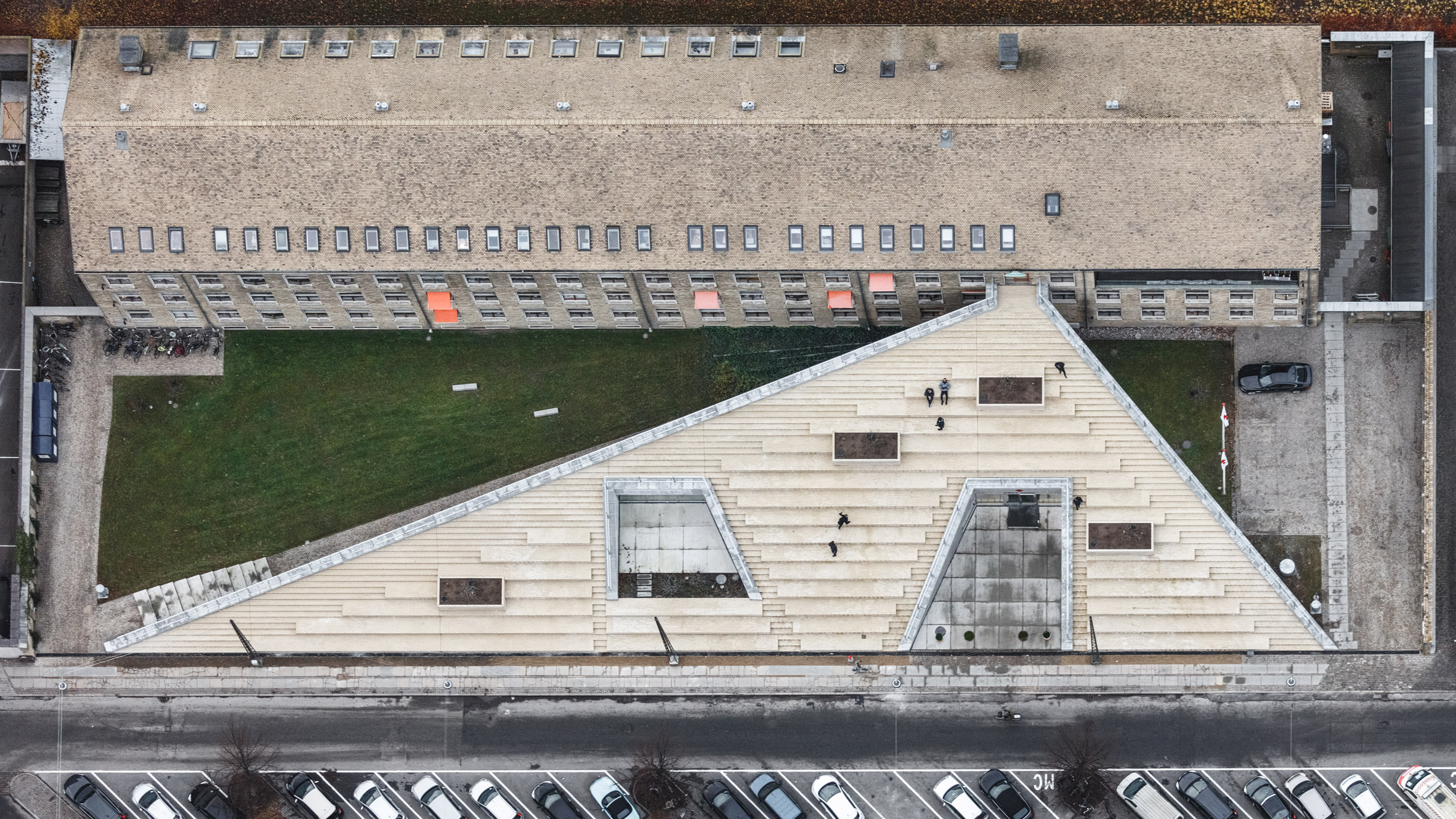 COBE's extension to Danish Red Cross headquarters has stepped roof