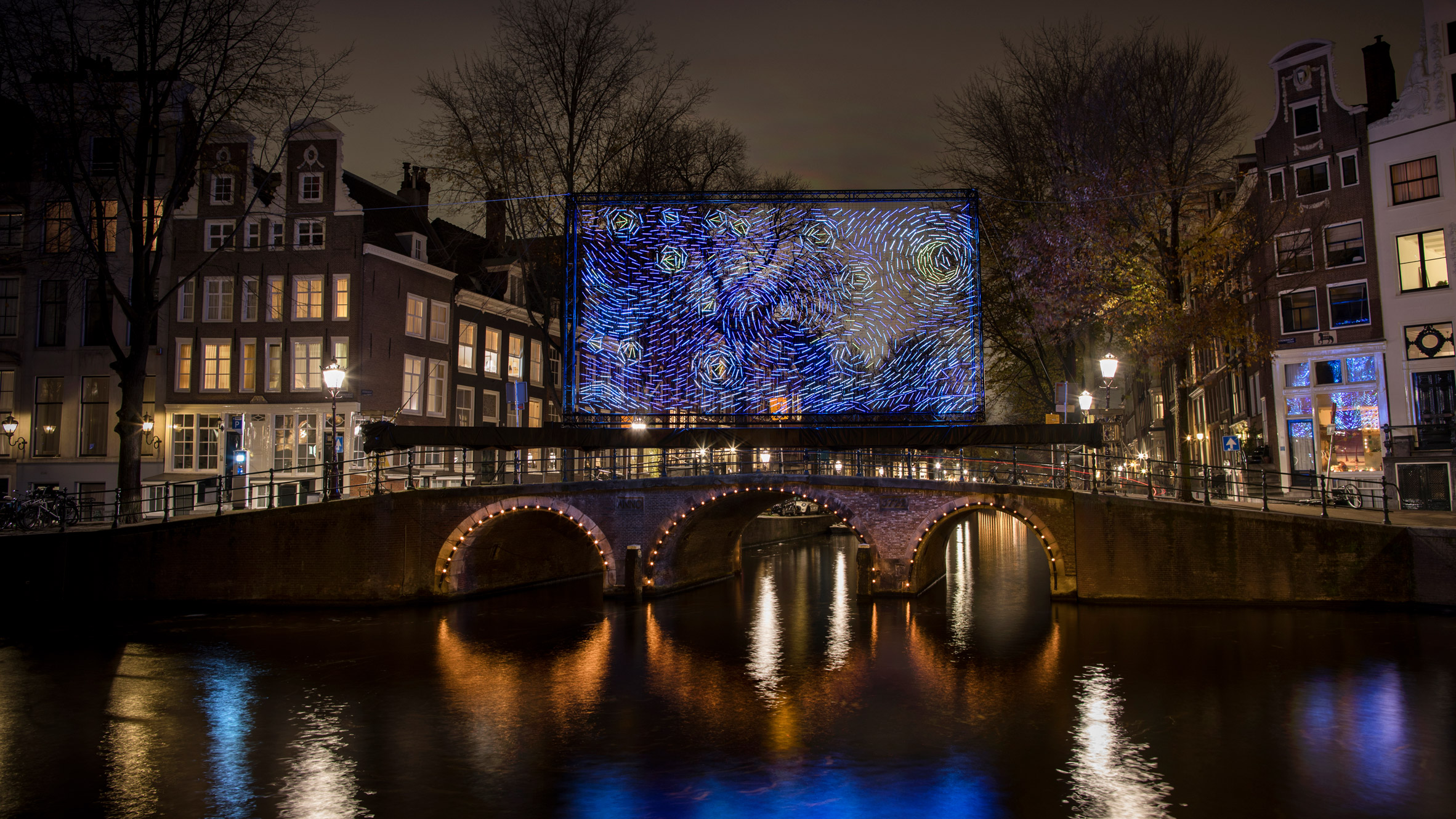 Van Gogh S Starry Night Reimagined As Amsterdam Light