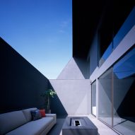 Cover House by Apollo Associates