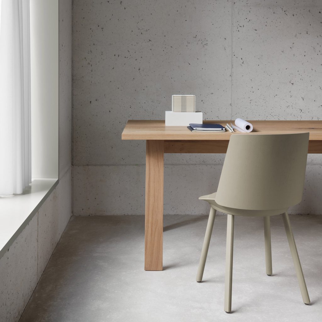 David Chipperfield develops "casual" desk system for e15