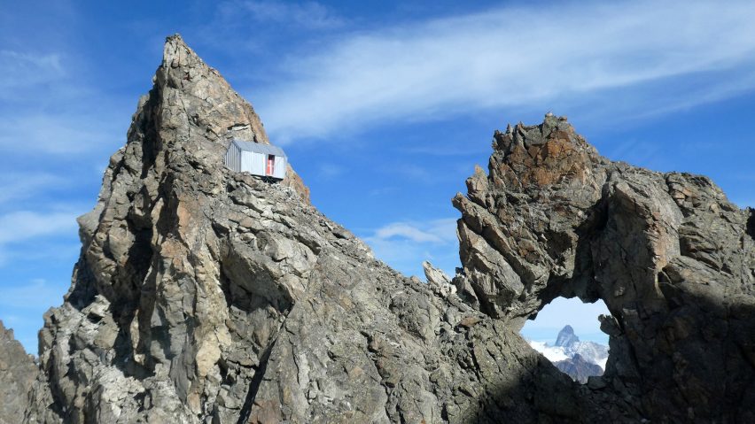 Bivouac Luca Pasqualetti by Roberto Dini and Stefano Girodo in the Italian Alps