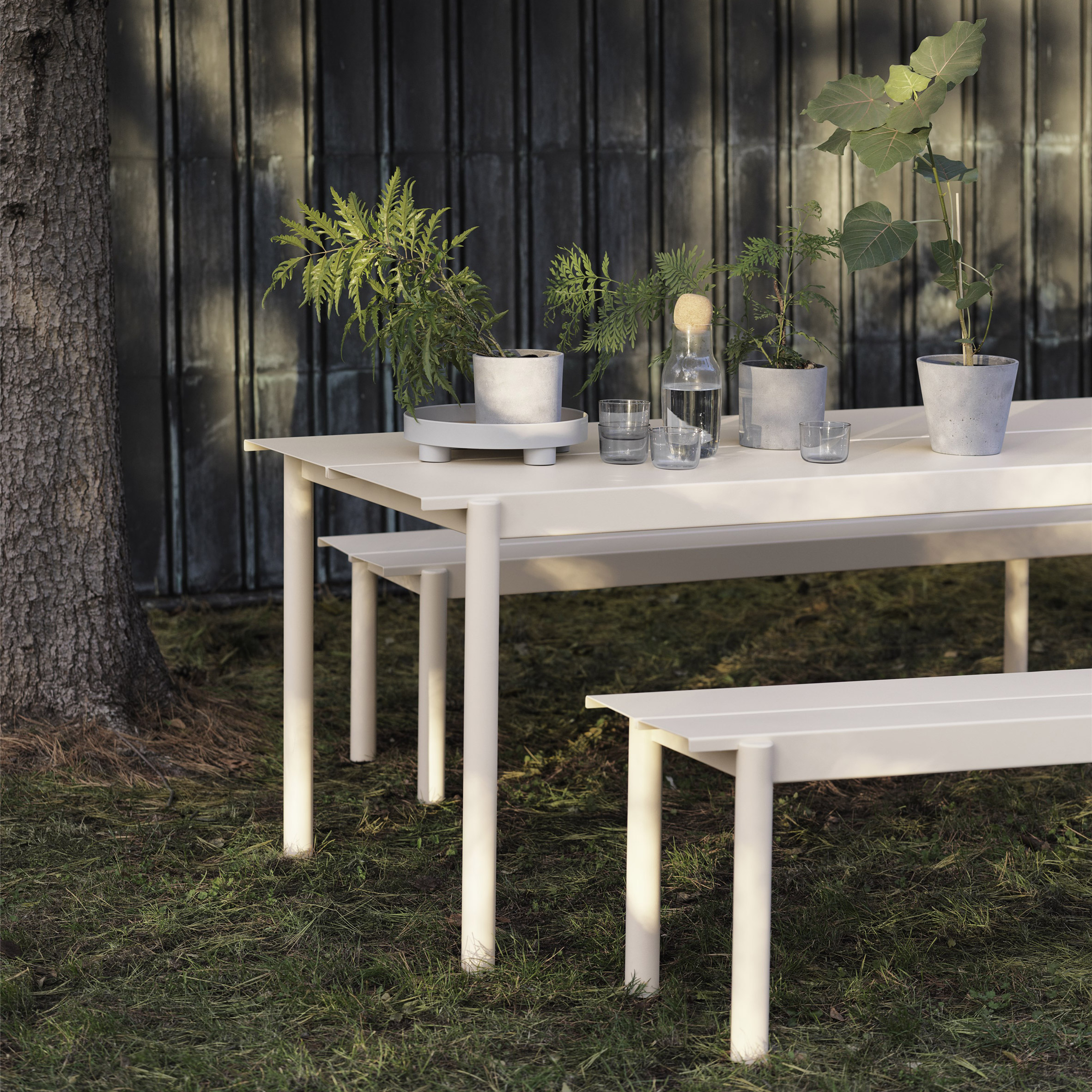 Outdoor furniture: Linear by Thomas Bentzen for Muuto