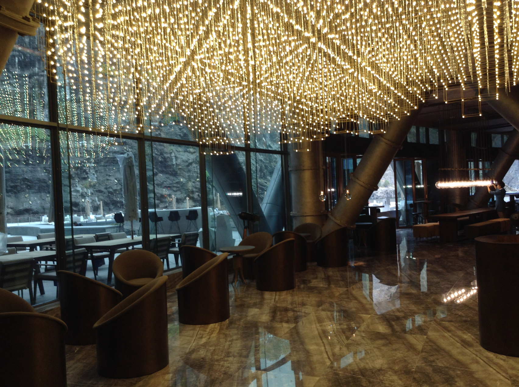 Quarry hotel: Shimao Wonderland Intercontinental Hotel in China by Jade+QA