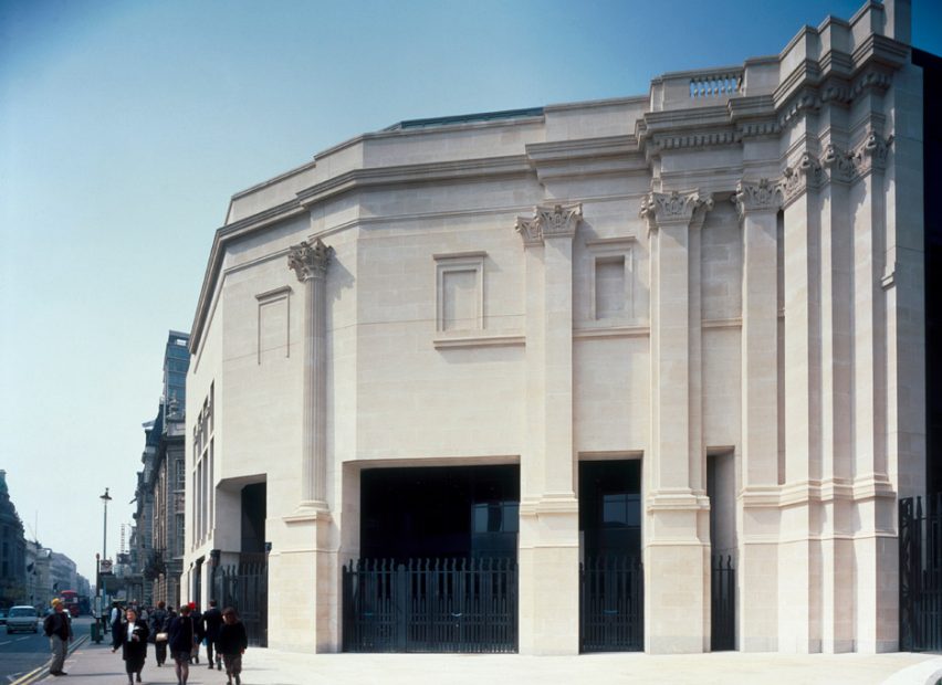 ロンドンのナショナル ギャラリーにあるベンチュリ スコット ブラウンのポストモダン セインズベリー セクションが AIA 25 年賞を受賞
