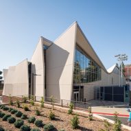 Kevin Daly Architects builds crinkled complex for UCLA's basketball teams