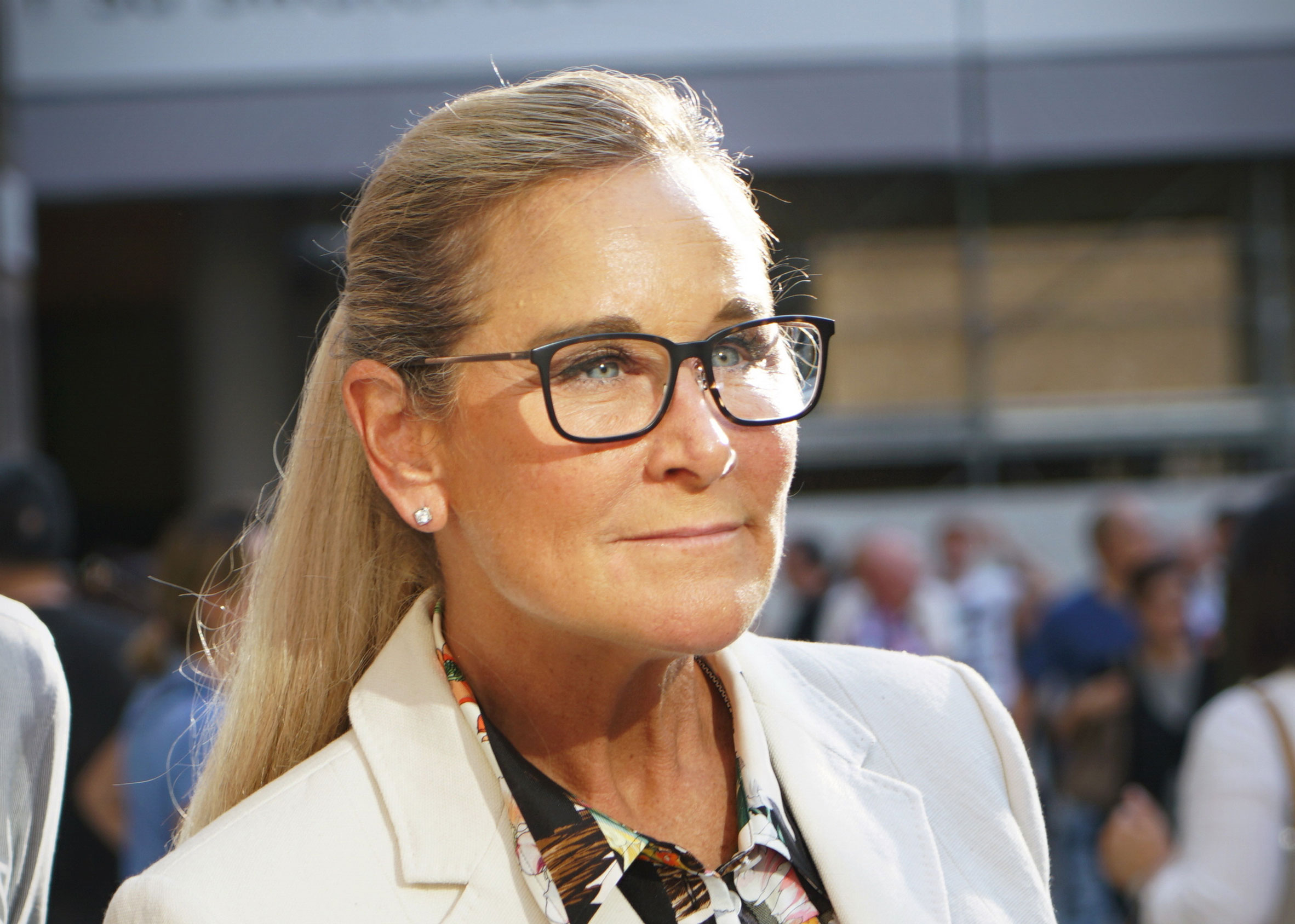 Apple's head of retail Angela Ahrendts to step down
